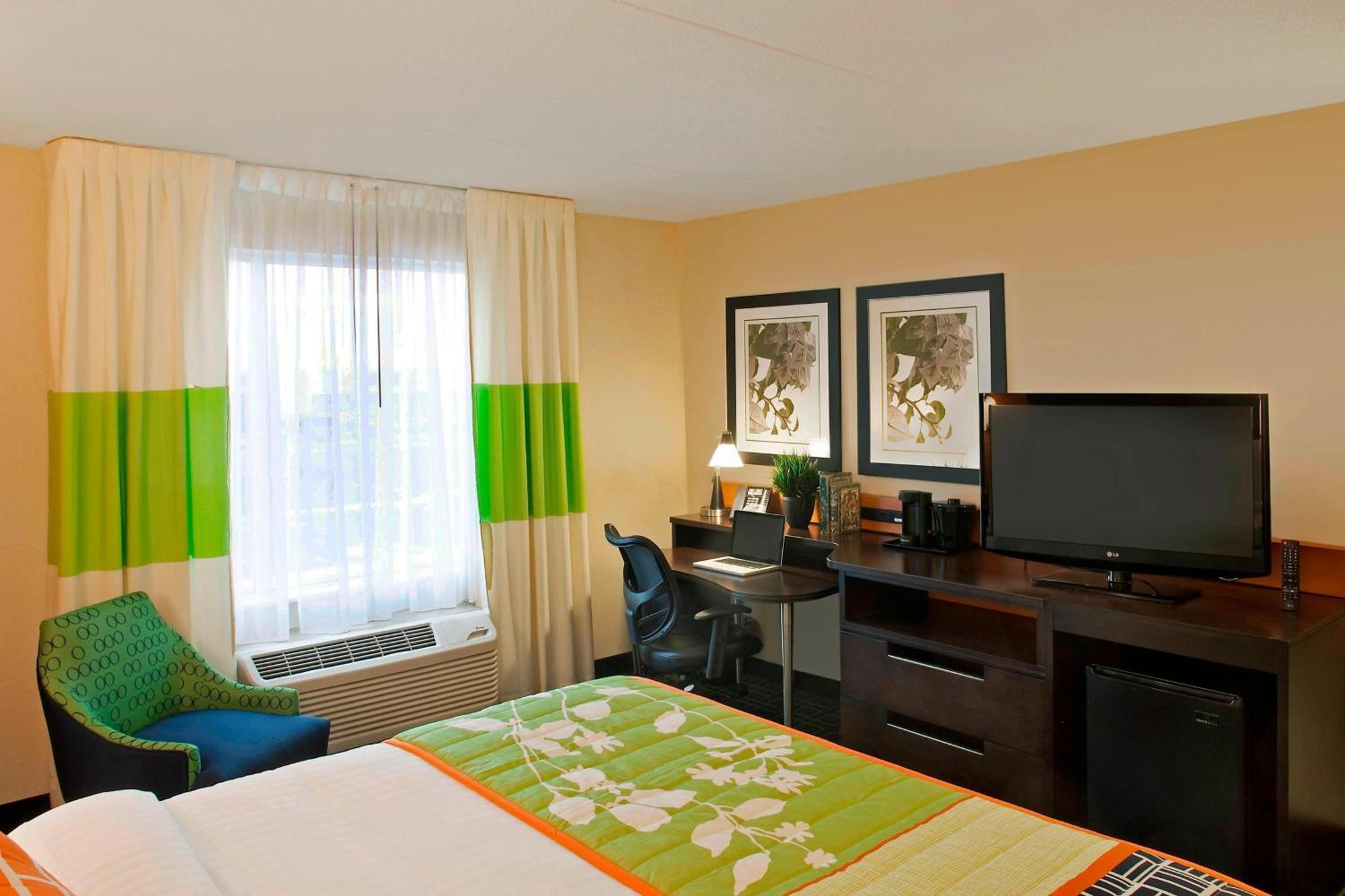 Fairfield Inn & Suites By Marriott Toronto Mississauga Exterior photo