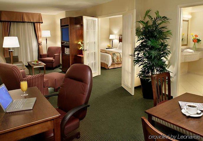 Fairfield Inn & Suites By Marriott Toronto Mississauga Exterior photo