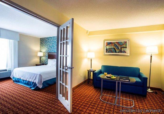 Fairfield Inn & Suites By Marriott Toronto Mississauga Exterior photo
